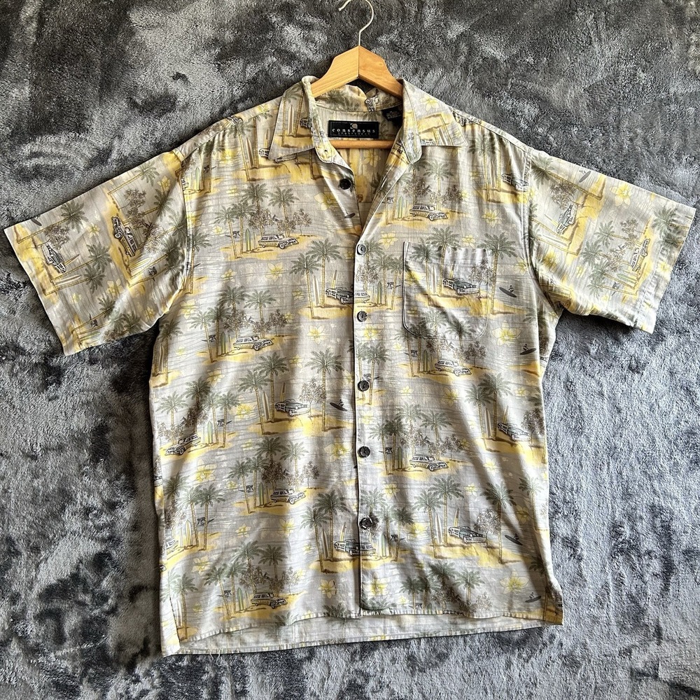 Consensus Hawaiian Shirt Mens Medium Tropical Scenic Print Palm Trees Cars Aloha